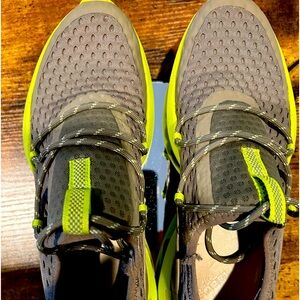 Sorel Green and White Size 7